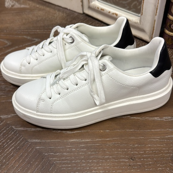 Steve Madden Catcher Sneakers 6.5 - Picture 3 of 8